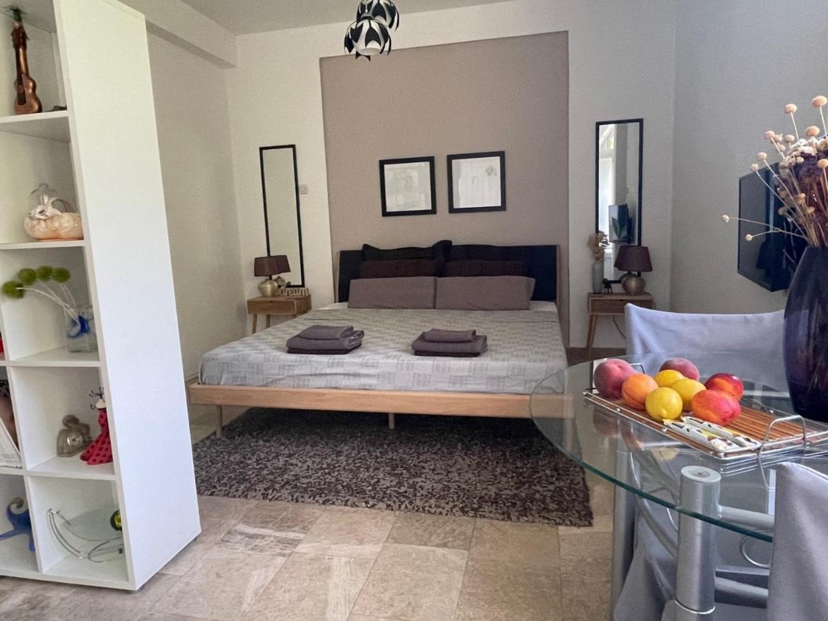 Villa Tamara With Garden And River View - Free Private Parking - Garage モスタル エクステリア 写真