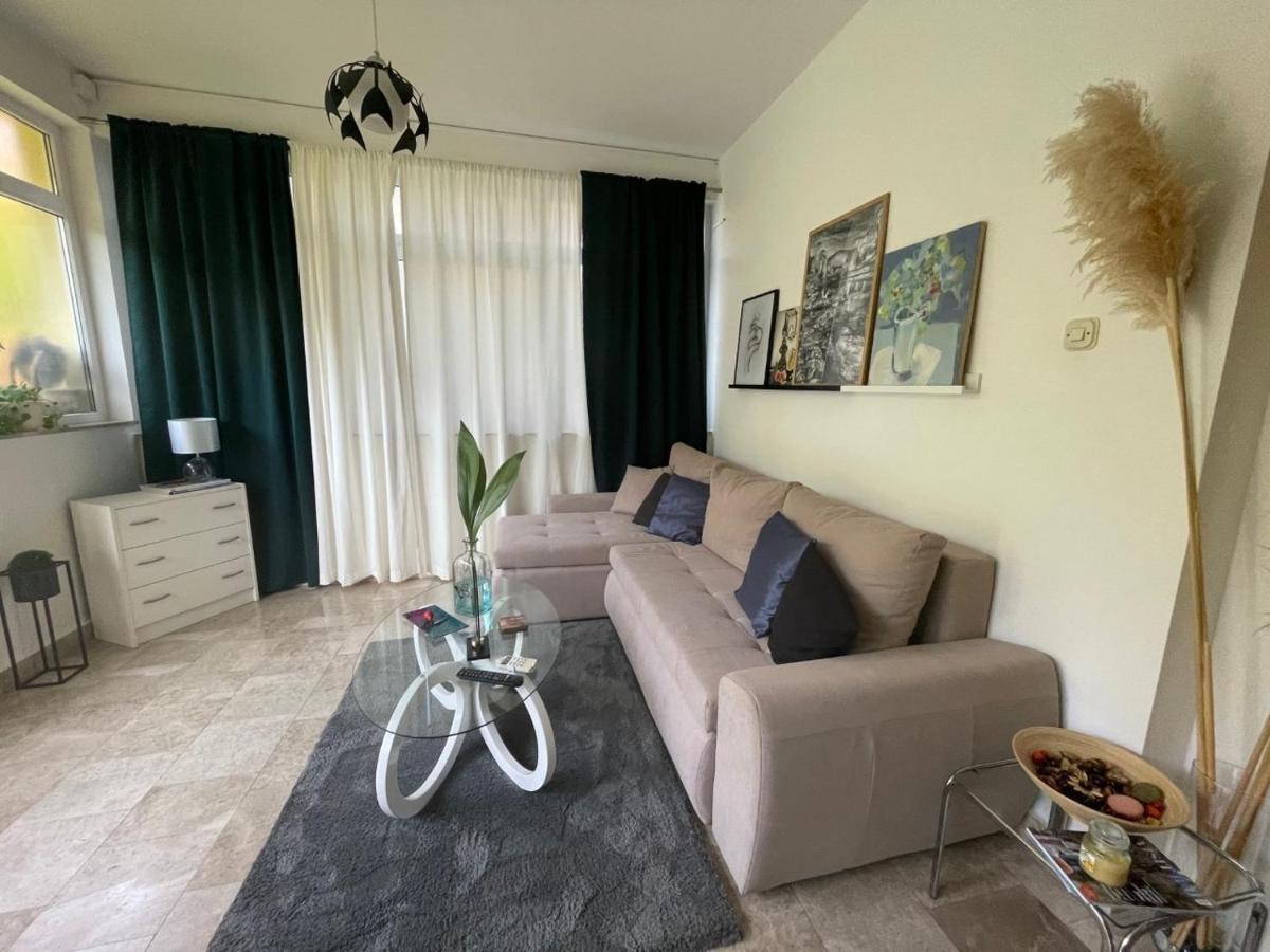 Villa Tamara With Garden And River View - Free Private Parking - Garage モスタル エクステリア 写真