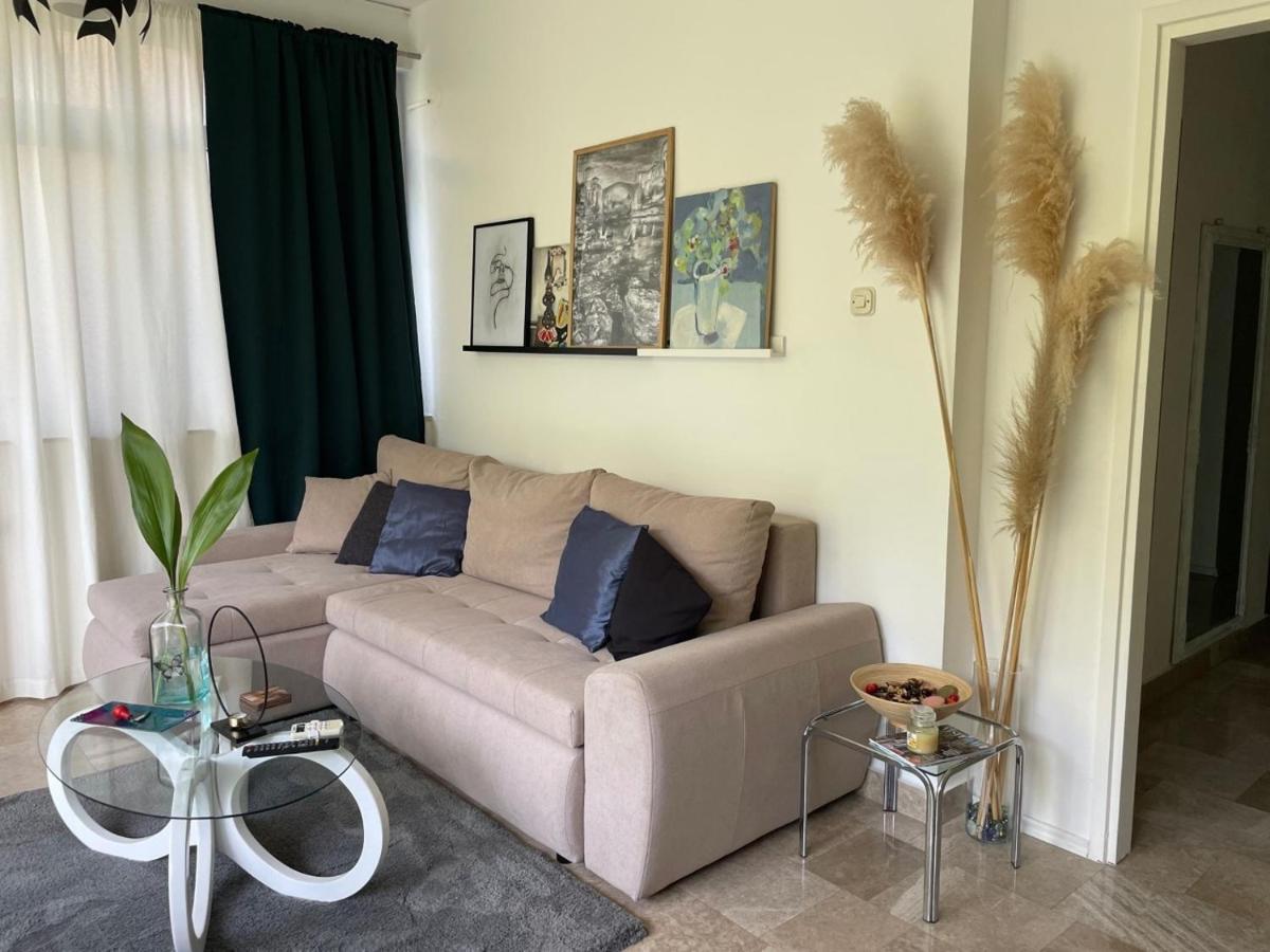 Villa Tamara With Garden And River View - Free Private Parking - Garage モスタル エクステリア 写真