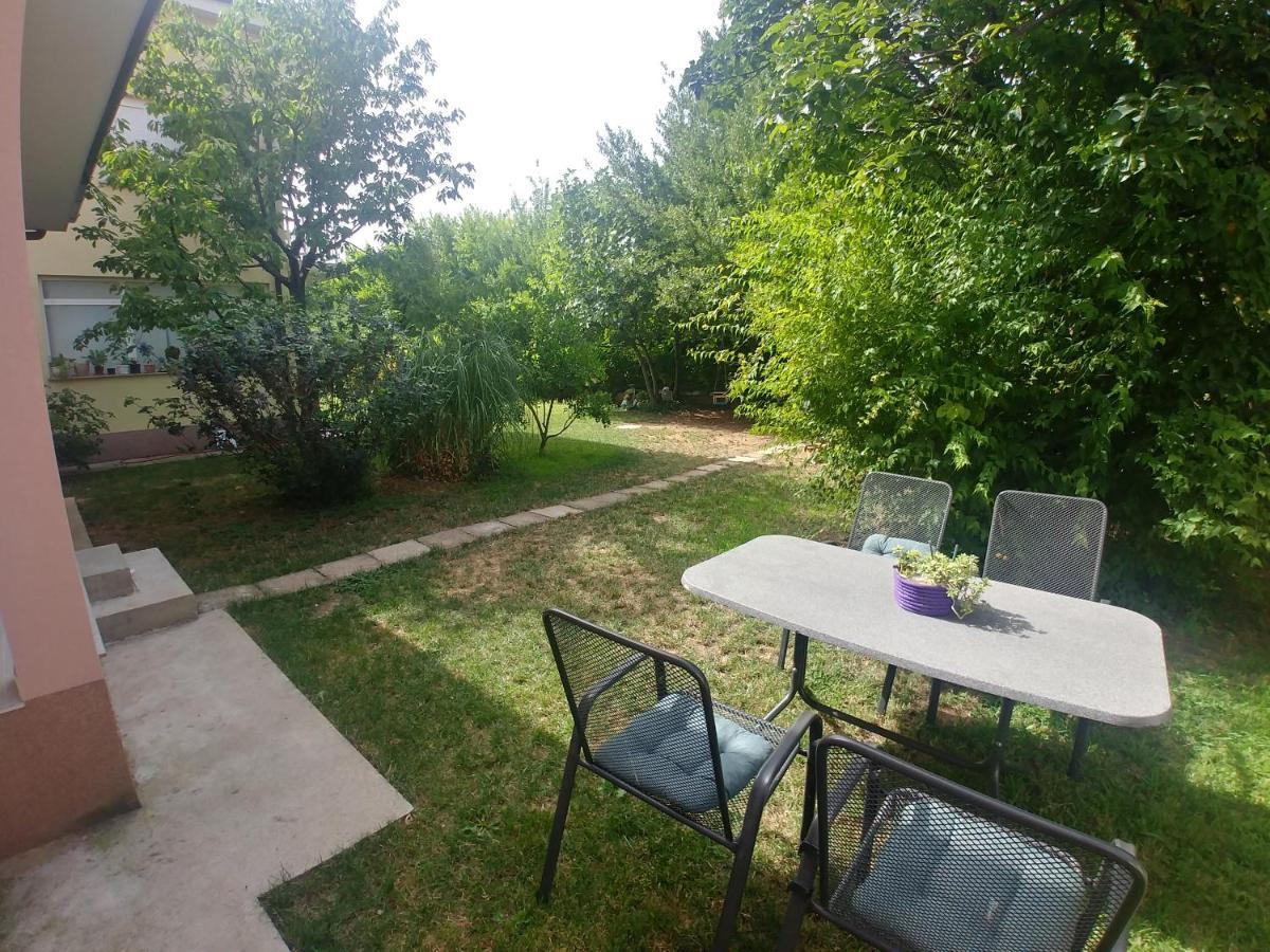 Villa Tamara With Garden And River View - Free Private Parking - Garage モスタル エクステリア 写真