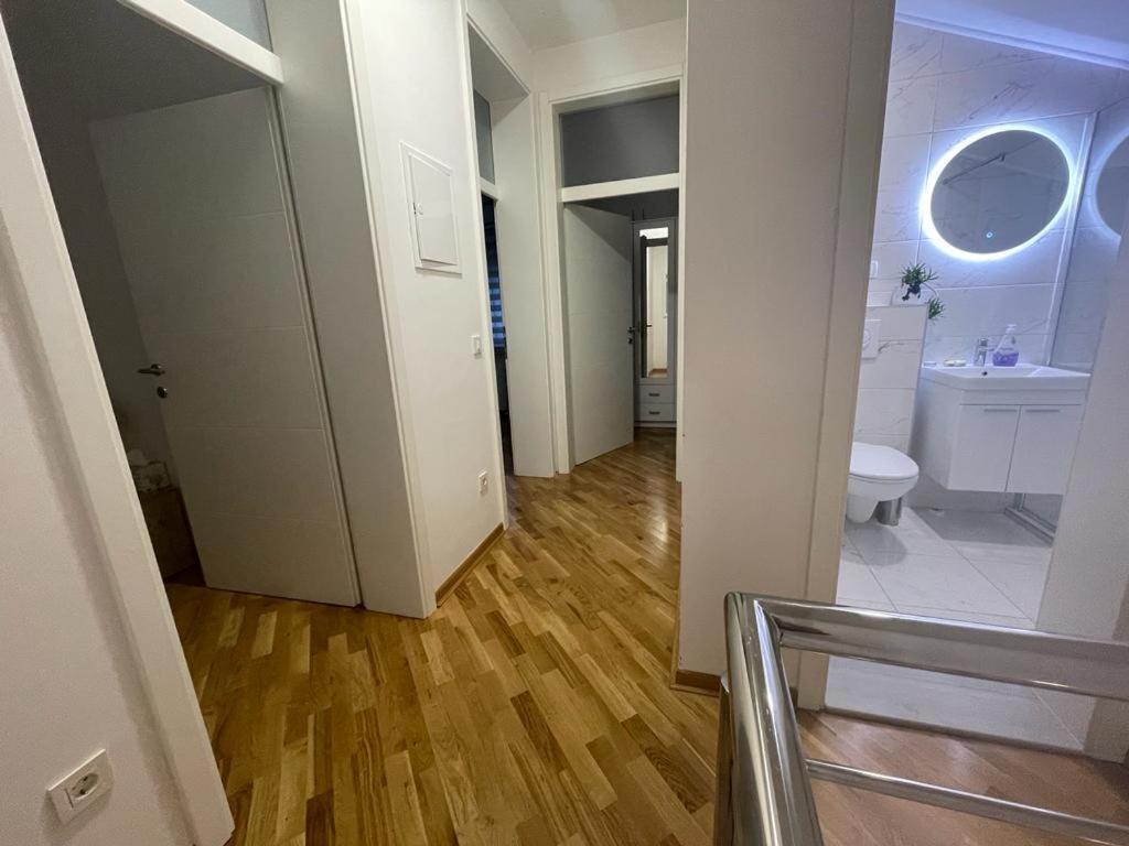 Villa Tamara With Garden And River View - Free Private Parking - Garage モスタル エクステリア 写真