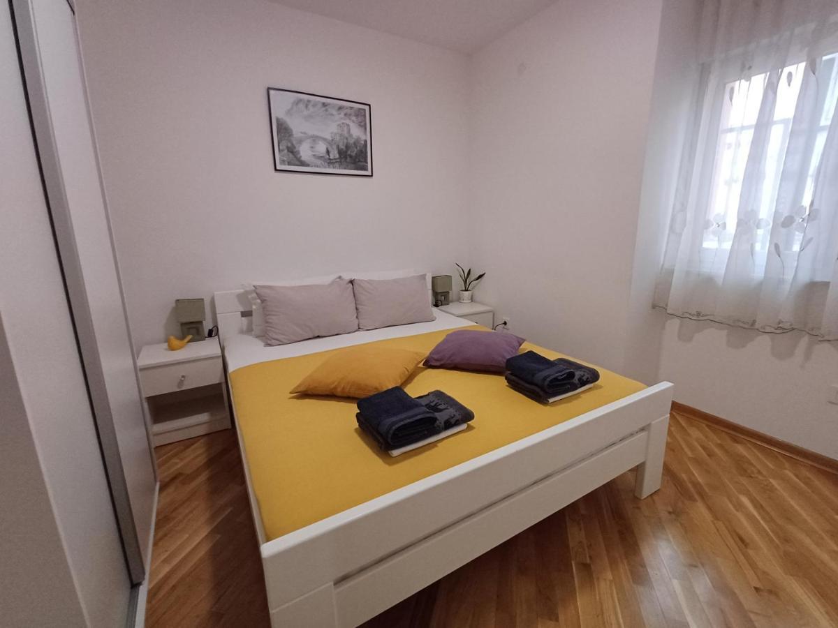 Villa Tamara With Garden And River View - Free Private Parking - Garage モスタル エクステリア 写真
