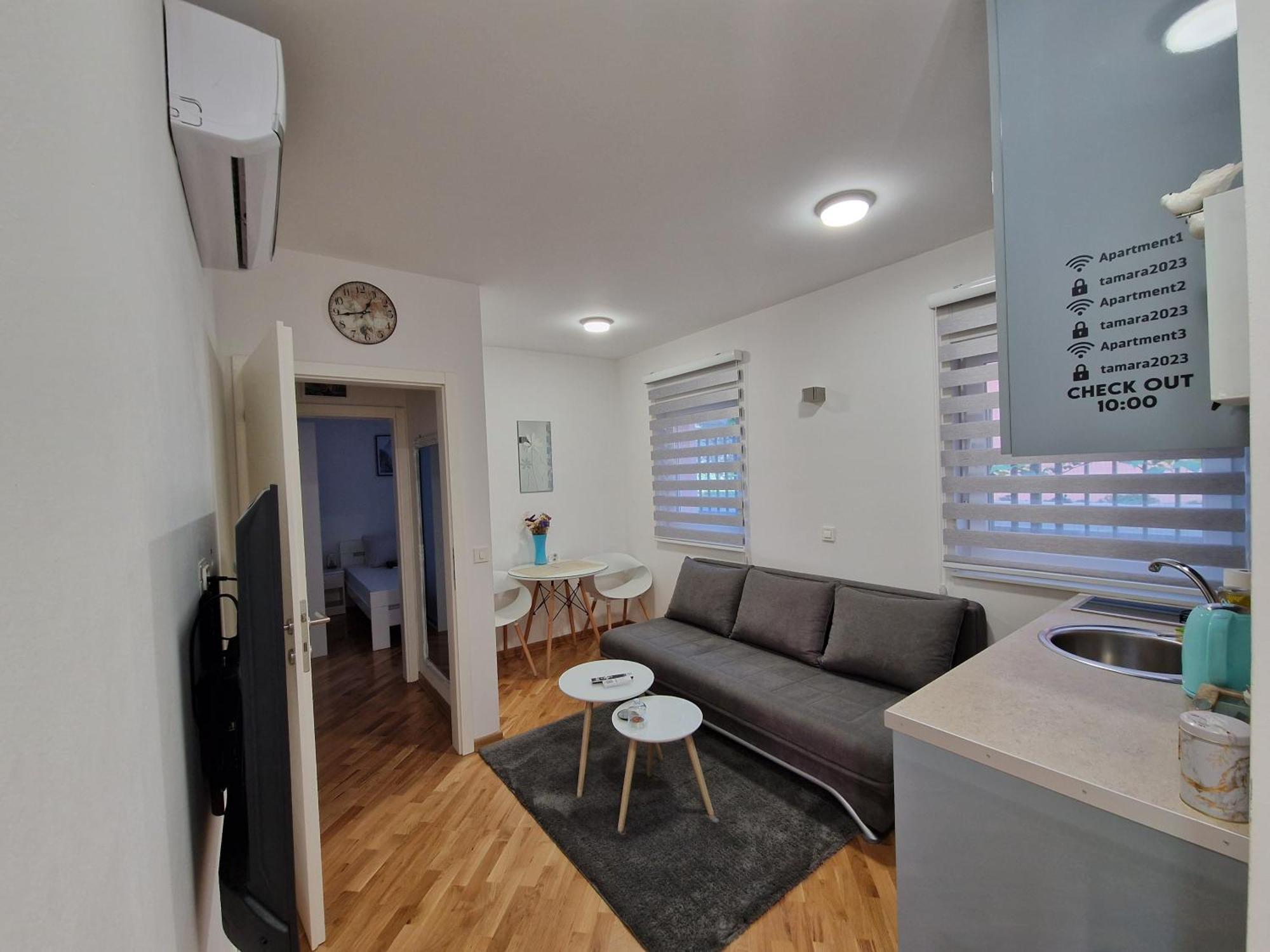 Villa Tamara With Garden And River View - Free Private Parking - Garage モスタル エクステリア 写真