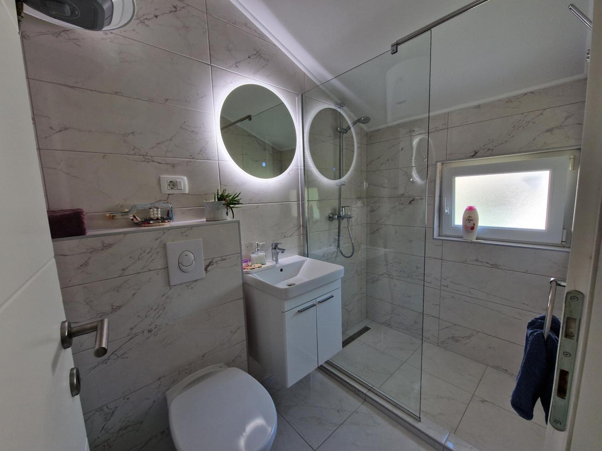 Villa Tamara With Garden And River View - Free Private Parking - Garage モスタル エクステリア 写真