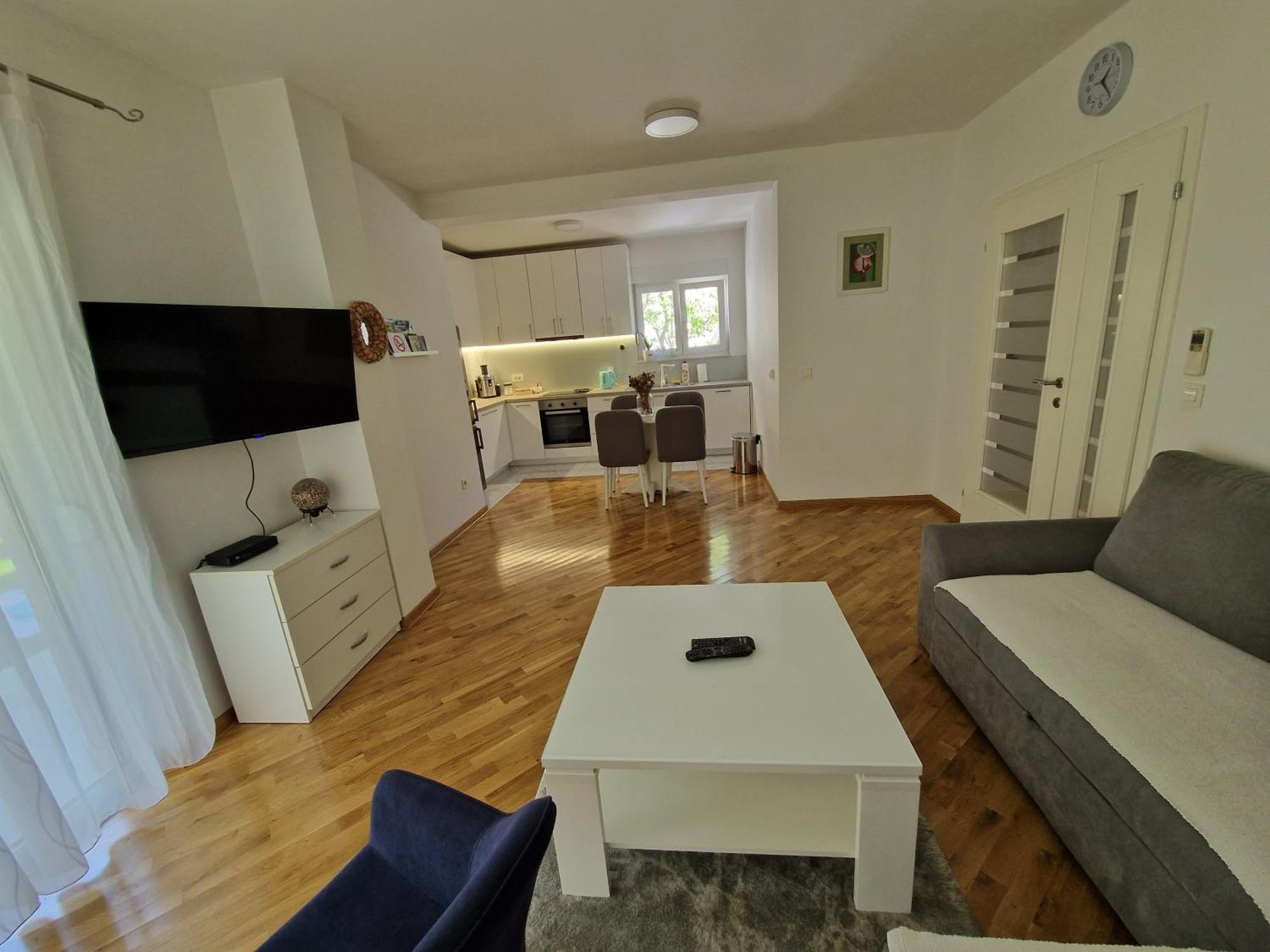Villa Tamara With Garden And River View - Free Private Parking - Garage モスタル エクステリア 写真