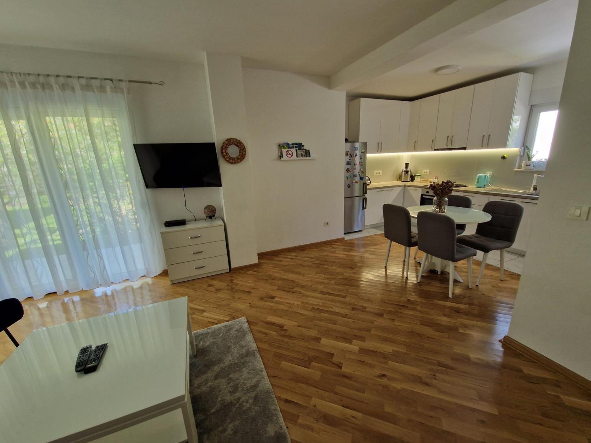 Villa Tamara With Garden And River View - Free Private Parking - Garage モスタル エクステリア 写真