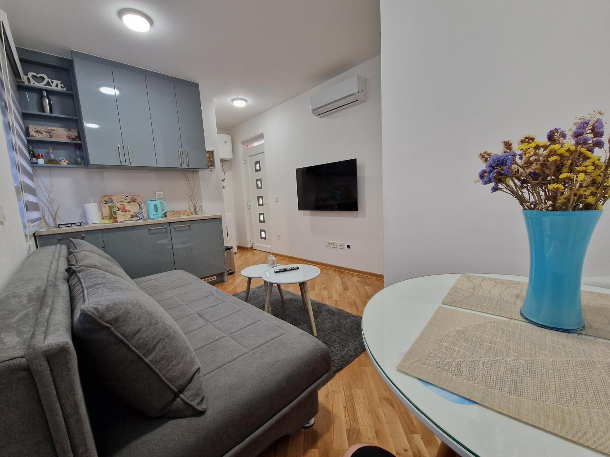 Villa Tamara With Garden And River View - Free Private Parking - Garage モスタル エクステリア 写真