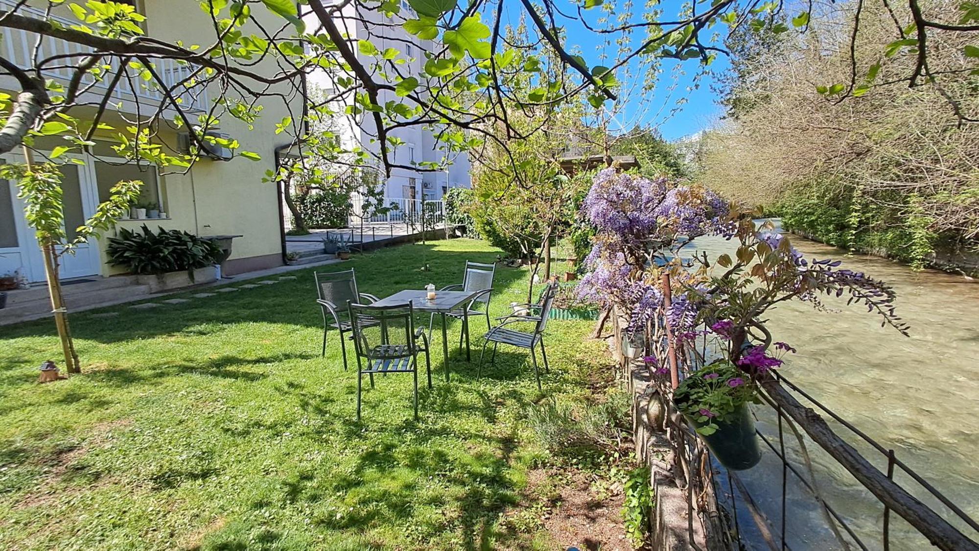 Villa Tamara With Garden And River View - Free Private Parking - Garage モスタル エクステリア 写真